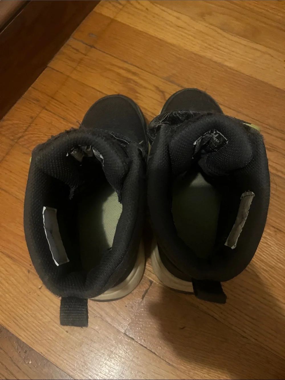Kids size 12 winter boot with Velcro strap